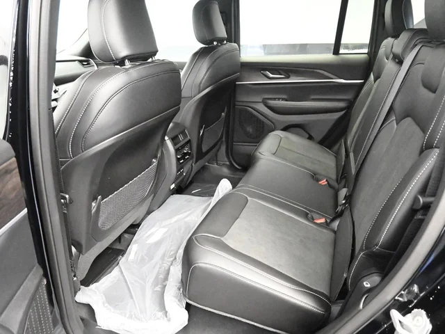 Nuevos JEEP GRAND CHEROKEE à Estados chez autogozo