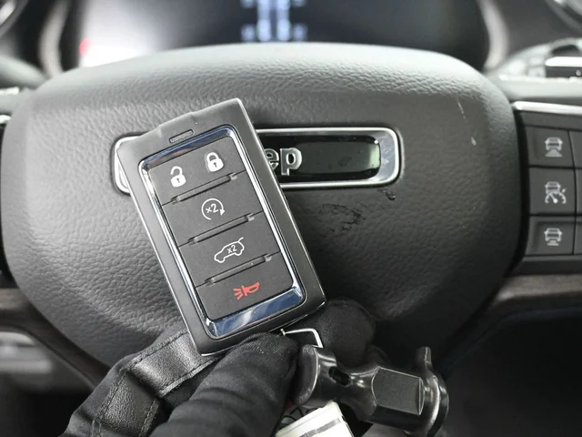 Nuevos JEEP GRAND CHEROKEE à Estados chez autogozo