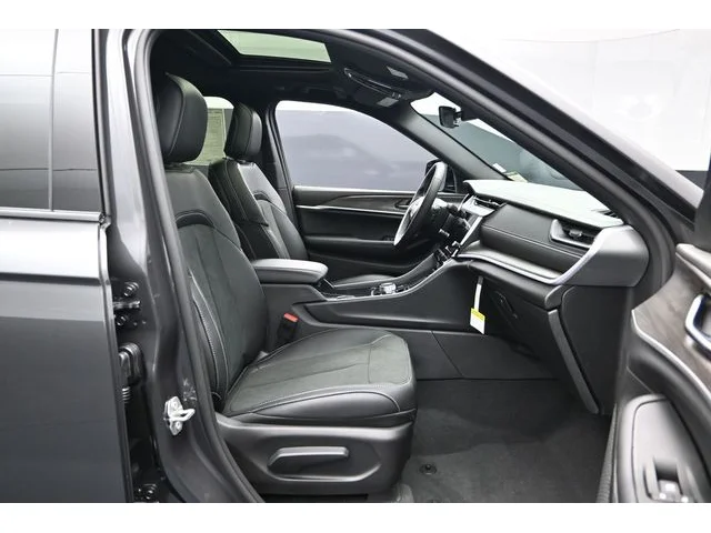 Nuevos JEEP GRAND CHEROKEE à Estados chez autogozo
