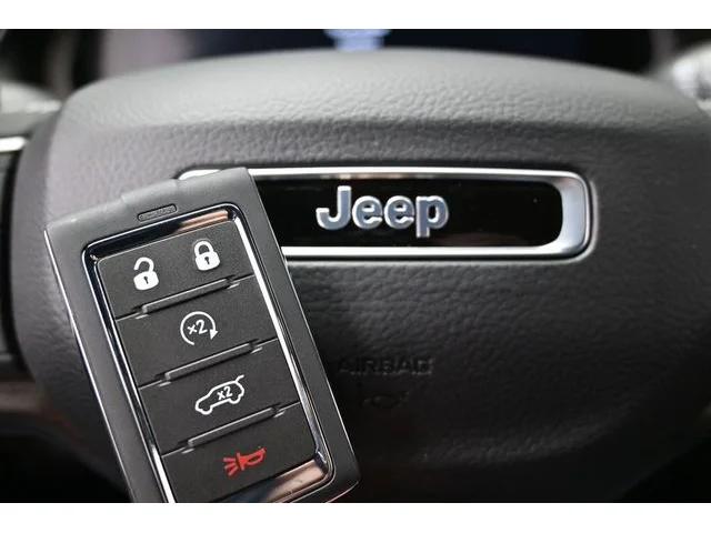 Nuevos JEEP GRAND CHEROKEE à Estados chez autogozo