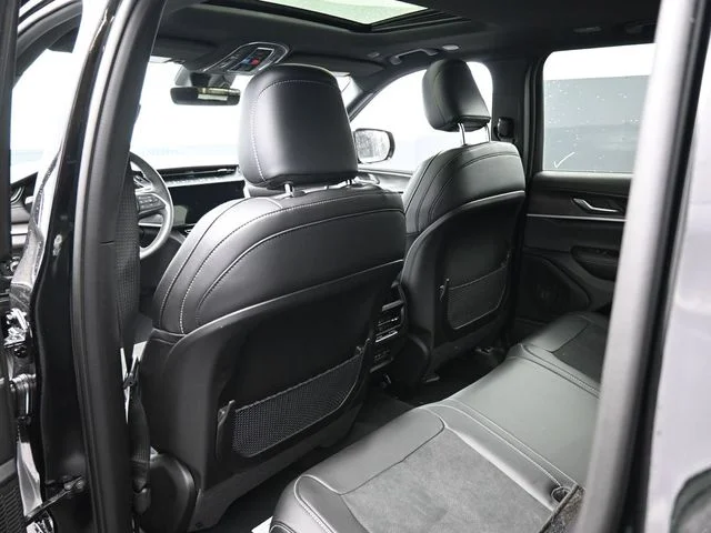 Nuevos JEEP GRAND CHEROKEE à Estados chez autogozo