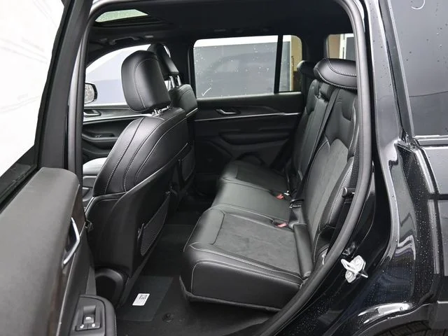 Nuevos JEEP GRAND CHEROKEE à Estados chez autogozo