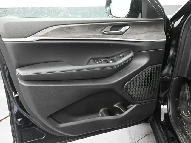 Nuevos JEEP GRAND CHEROKEE à Estados chez autogozo