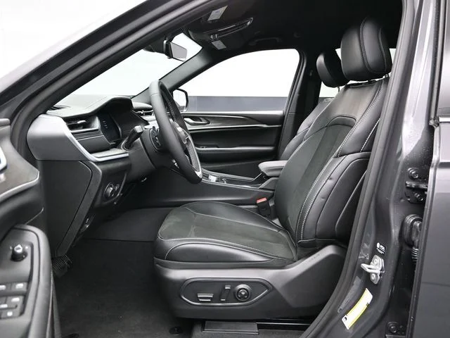 Nuevos JEEP GRAND CHEROKEE à Estados chez autogozo