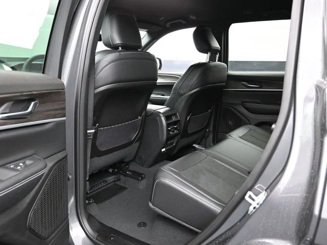 Nuevos JEEP GRAND CHEROKEE à Estados chez autogozo