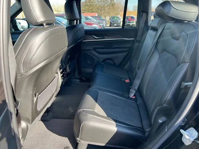 Nuevos JEEP GRAND CHEROKEE à Estados chez autogozo