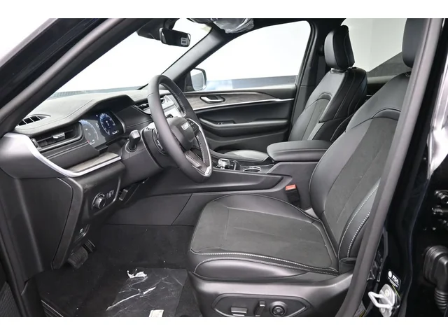 Nuevos JEEP GRAND CHEROKEE à Estados chez autogozo