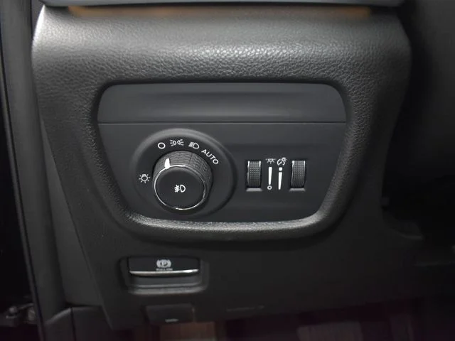 Nuevos JEEP GRAND CHEROKEE à Estados chez autogozo