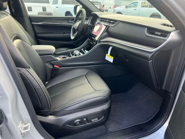 Nuevos JEEP GRAND CHEROKEE à Estados chez autogozo