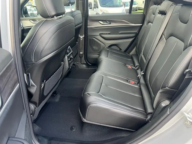 Nuevos JEEP GRAND CHEROKEE à Estados chez autogozo