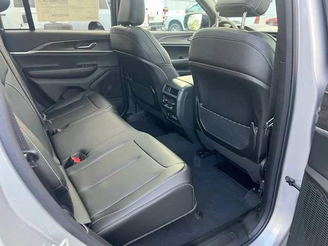 Nuevos JEEP GRAND CHEROKEE à Estados chez autogozo
