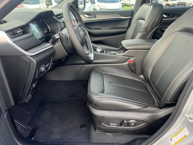Nuevos JEEP GRAND CHEROKEE à Estados chez autogozo