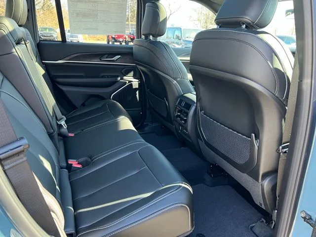 Nuevos JEEP GRAND CHEROKEE à Estados chez autogozo