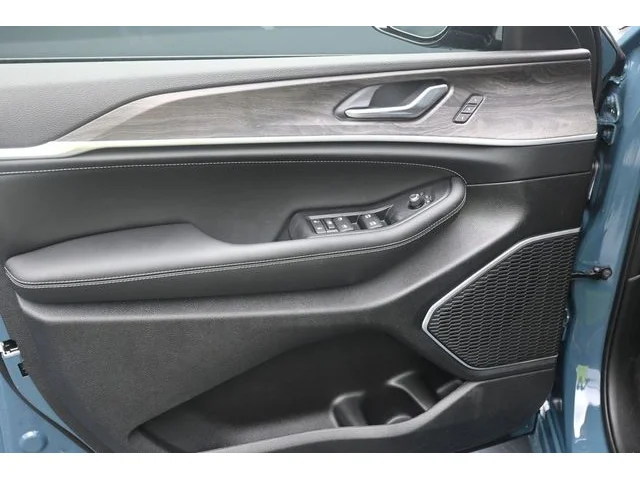 Nuevos JEEP GRAND CHEROKEE à Estados chez autogozo