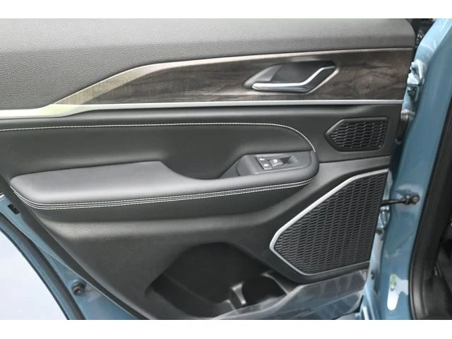 Nuevos JEEP GRAND CHEROKEE à Estados chez autogozo