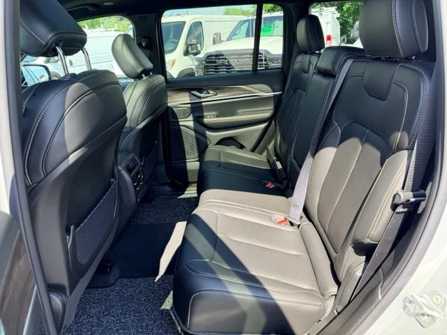 Nuevos JEEP GRAND CHEROKEE à Estados chez autogozo