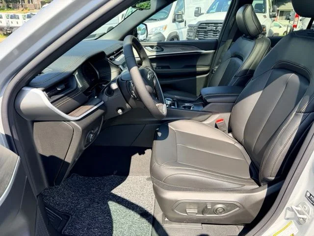Nuevos JEEP GRAND CHEROKEE à Estados chez autogozo