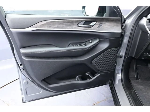 Nuevos JEEP GRAND CHEROKEE à Estados chez autogozo
