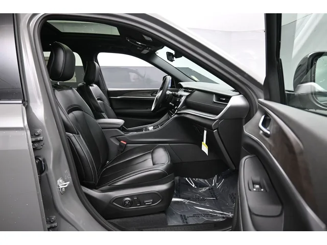 Nuevos JEEP GRAND CHEROKEE à Estados chez autogozo