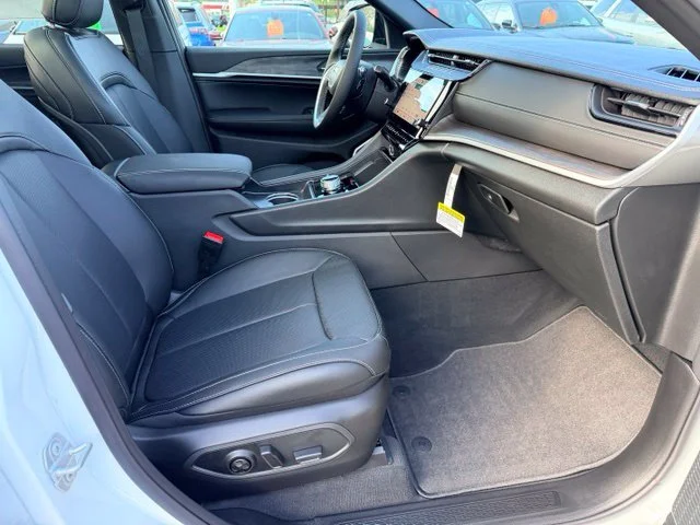 Nuevos JEEP GRAND CHEROKEE à Estados chez autogozo