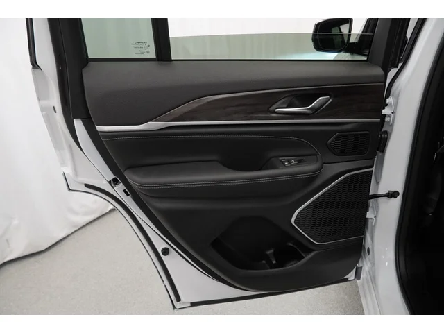 Nuevos JEEP GRAND CHEROKEE à Estados chez autogozo