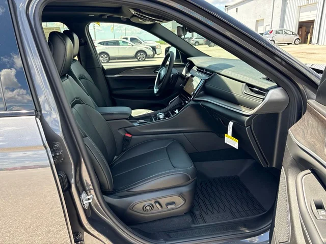 Nuevos JEEP GRAND CHEROKEE à Estados chez autogozo
