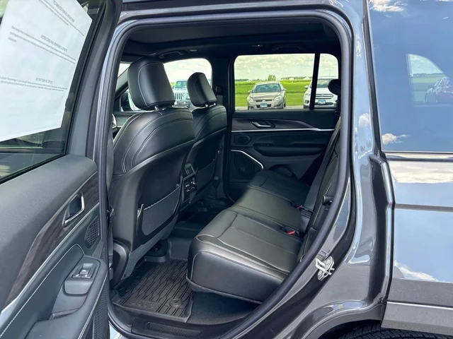 Nuevos JEEP GRAND CHEROKEE à Estados chez autogozo