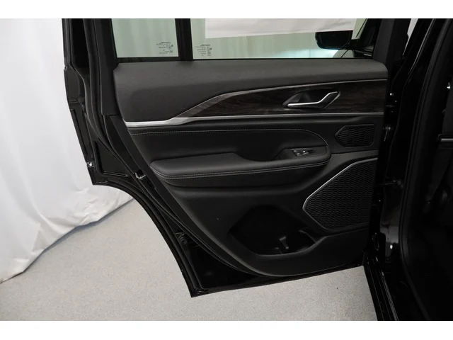 Nuevos JEEP GRAND CHEROKEE à Estados chez autogozo