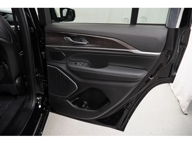 Nuevos JEEP GRAND CHEROKEE à Estados chez autogozo