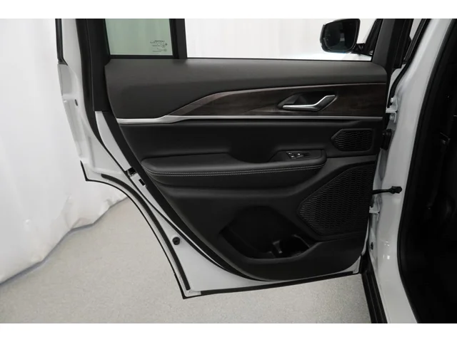 Nuevos JEEP GRAND CHEROKEE à Estados chez autogozo
