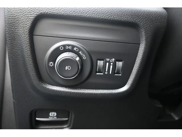 Nuevos JEEP GRAND CHEROKEE à Estados chez autogozo
