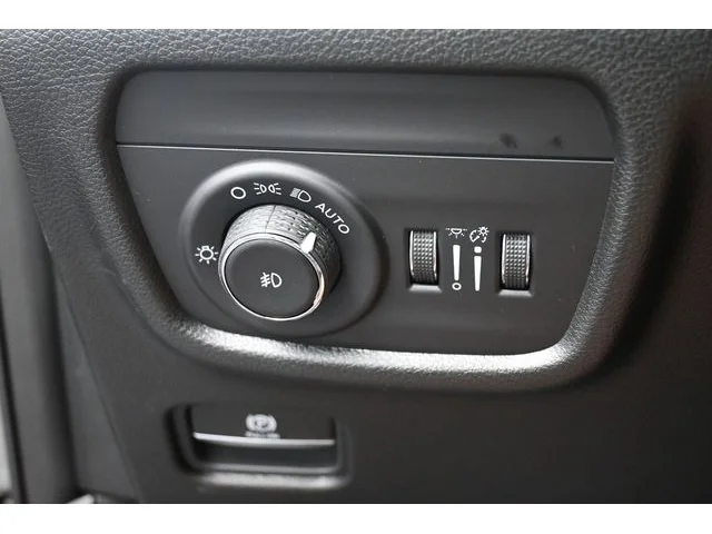 Nuevos JEEP GRAND CHEROKEE à Estados chez autogozo
