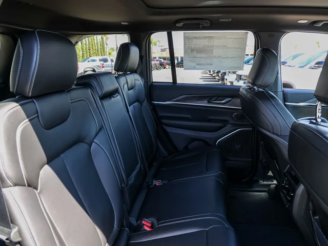 Nuevos JEEP GRAND CHEROKEE à Estados chez autogozo