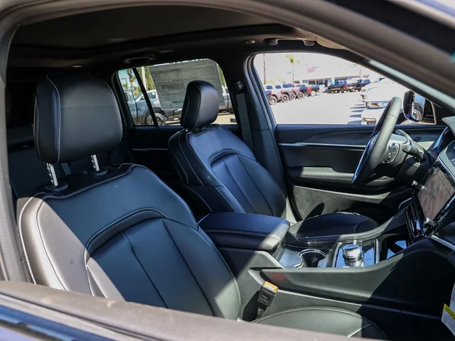 Nuevos JEEP GRAND CHEROKEE à Estados chez autogozo