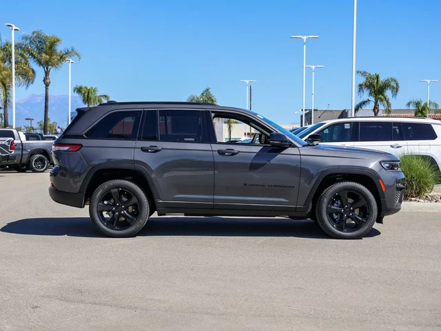 Nuevos JEEP GRAND CHEROKEE à Estados chez autogozo