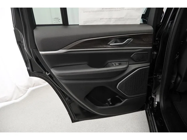 Nuevos JEEP GRAND CHEROKEE à Estados chez autogozo