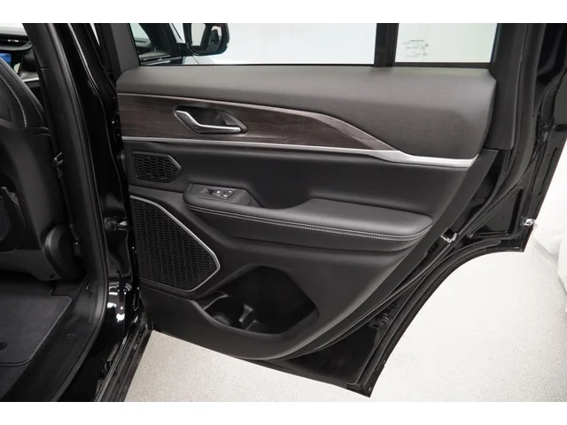 Nuevos JEEP GRAND CHEROKEE à Estados chez autogozo