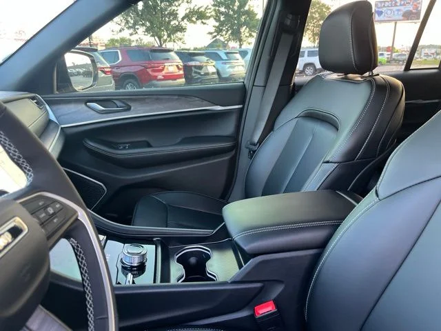 Nuevos JEEP GRAND CHEROKEE à Estados chez autogozo