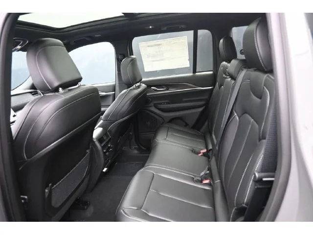 Nuevos JEEP GRAND CHEROKEE à Estados chez autogozo