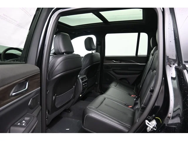 Nuevos JEEP GRAND CHEROKEE à Estados chez autogozo