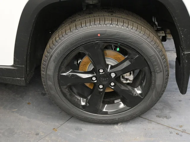 Nuevos JEEP GRAND CHEROKEE à Estados chez autogozo
