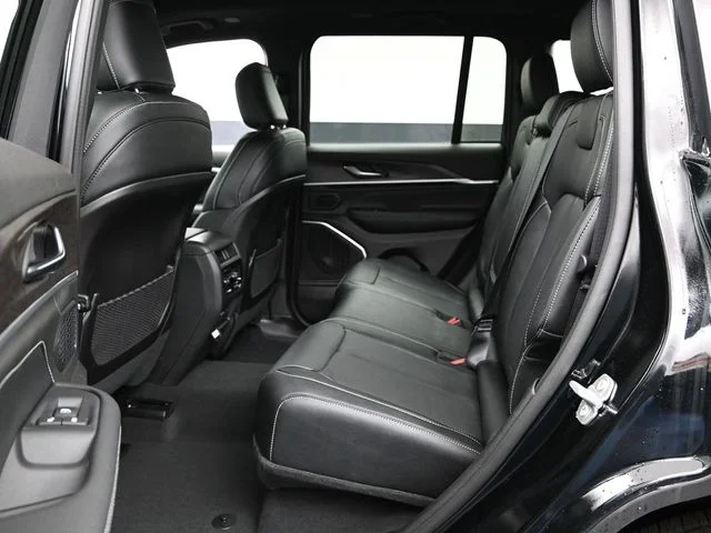 Nuevos JEEP GRAND CHEROKEE à Estados chez autogozo