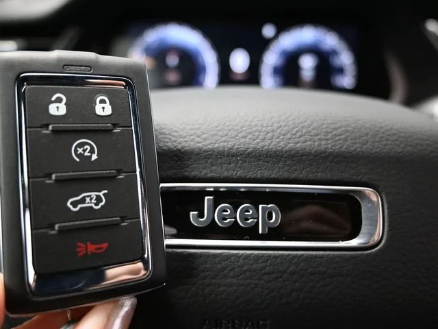 Nuevos JEEP GRAND CHEROKEE à Estados chez autogozo