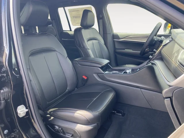 Nuevos JEEP GRAND CHEROKEE à Estados chez autogozo