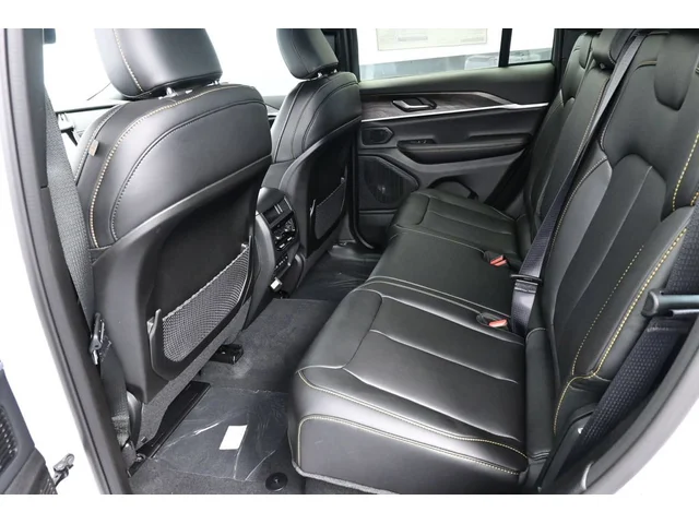 Nuevos JEEP GRAND CHEROKEE à Estados chez autogozo