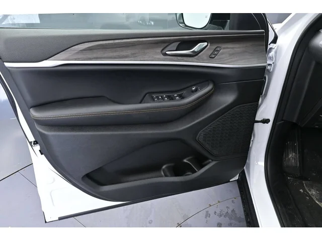 Nuevos JEEP GRAND CHEROKEE à Estados chez autogozo