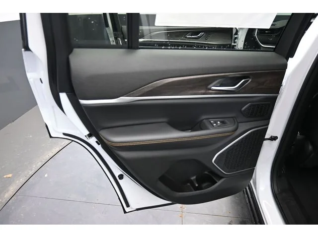Nuevos JEEP GRAND CHEROKEE à Estados chez autogozo