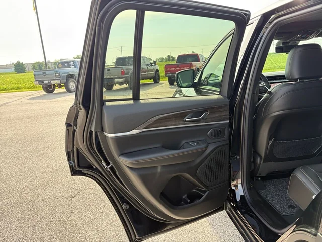 Nuevos JEEP GRAND CHEROKEE à Estados chez autogozo