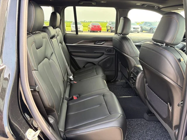 Nuevos JEEP GRAND CHEROKEE à Estados chez autogozo