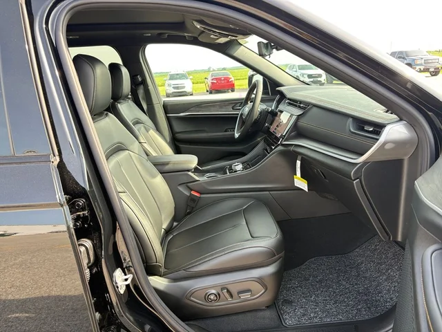 Nuevos JEEP GRAND CHEROKEE à Estados chez autogozo